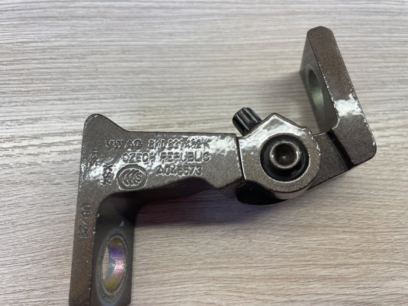 Петля     двери