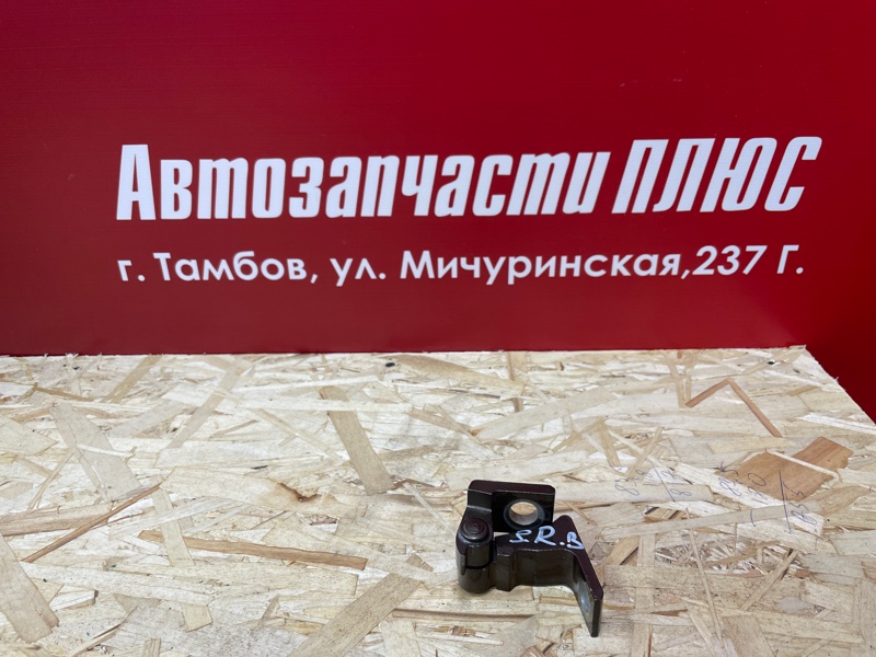 Петля двери