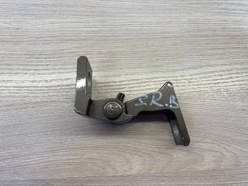 Петля двери