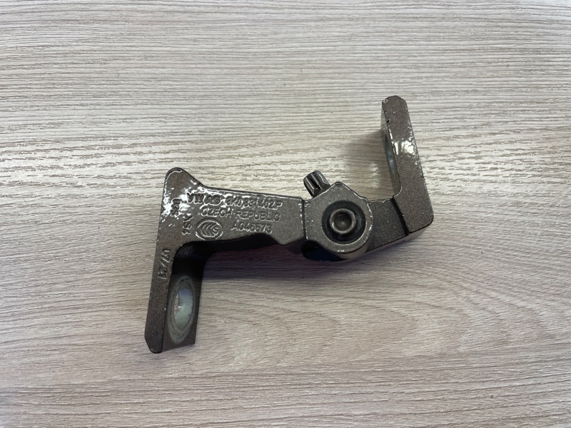 Петля двери