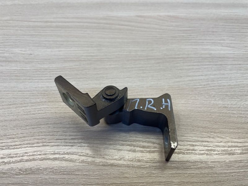 Петля     двери