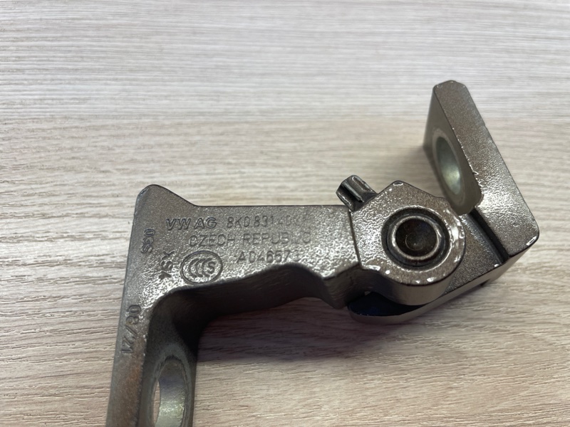 Петля     двери