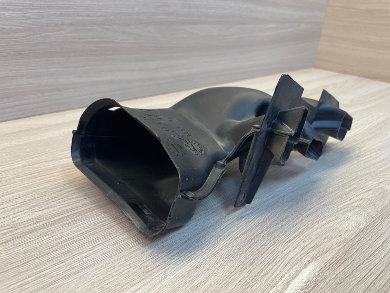 Воздуховод салона