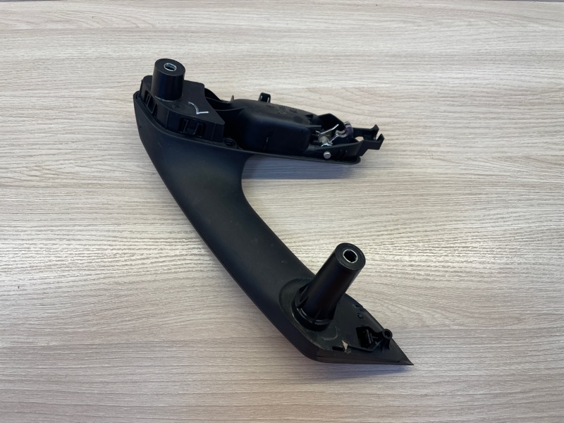 Внутренняя ручка     двери