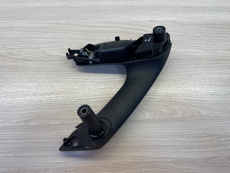 Внутренняя ручка     двери