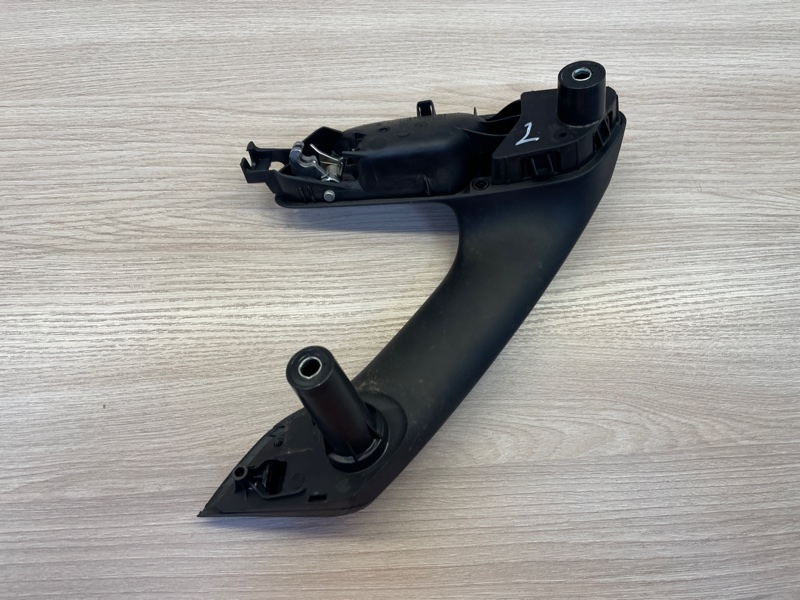 Внутренняя ручка     двери