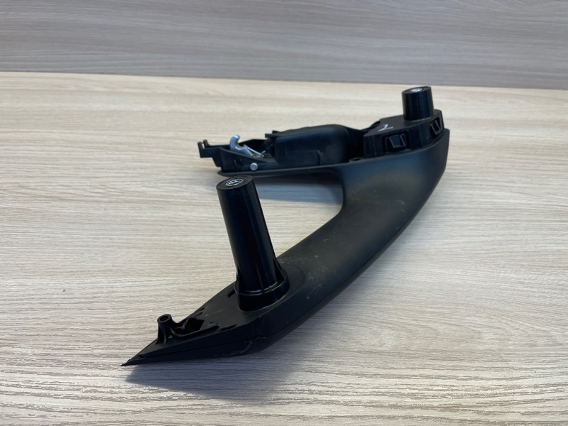 Внутренняя ручка     двери