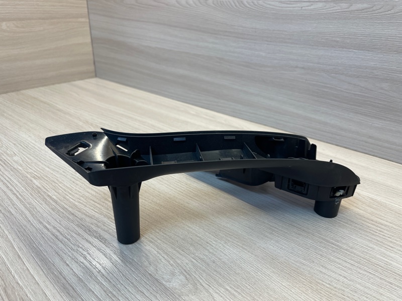 Внутренняя ручка     двери