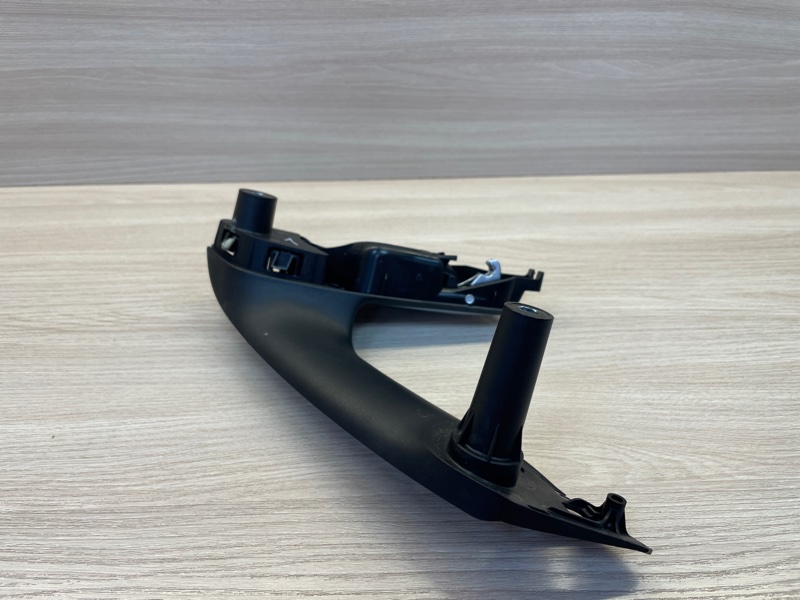 Внутренняя ручка     двери