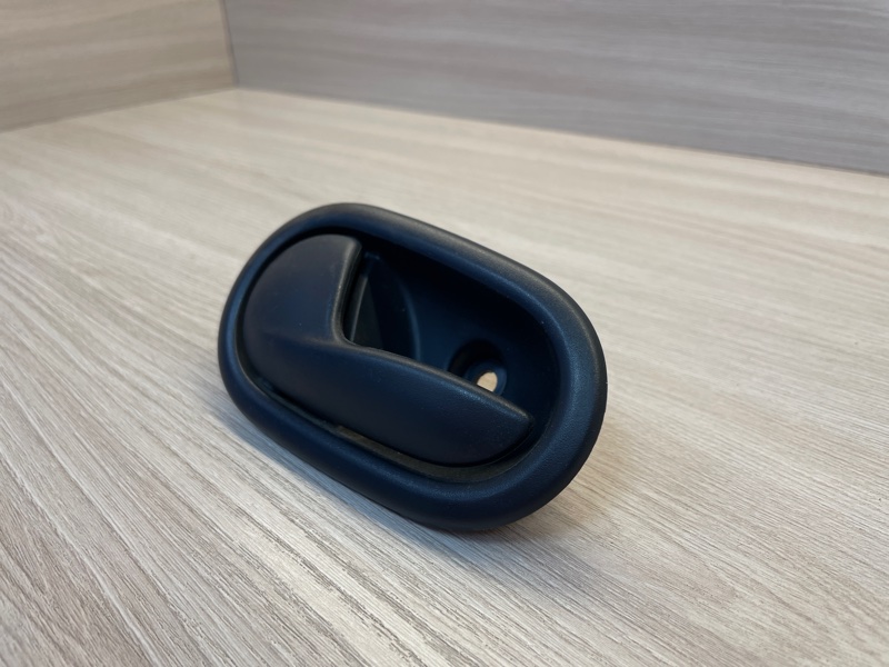 Внутренняя  ручка двери