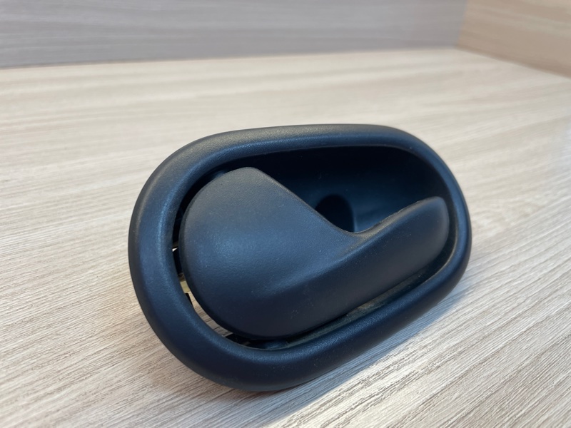 Внутренняя  ручка двери