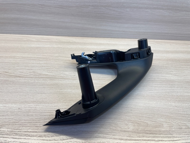 Внутренняя ручка     двери