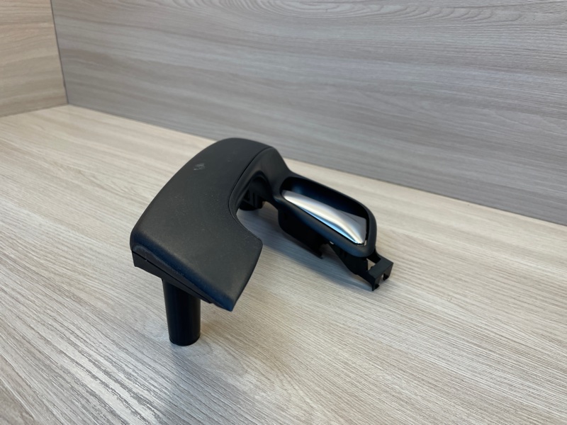 Внутренняя ручка     двери