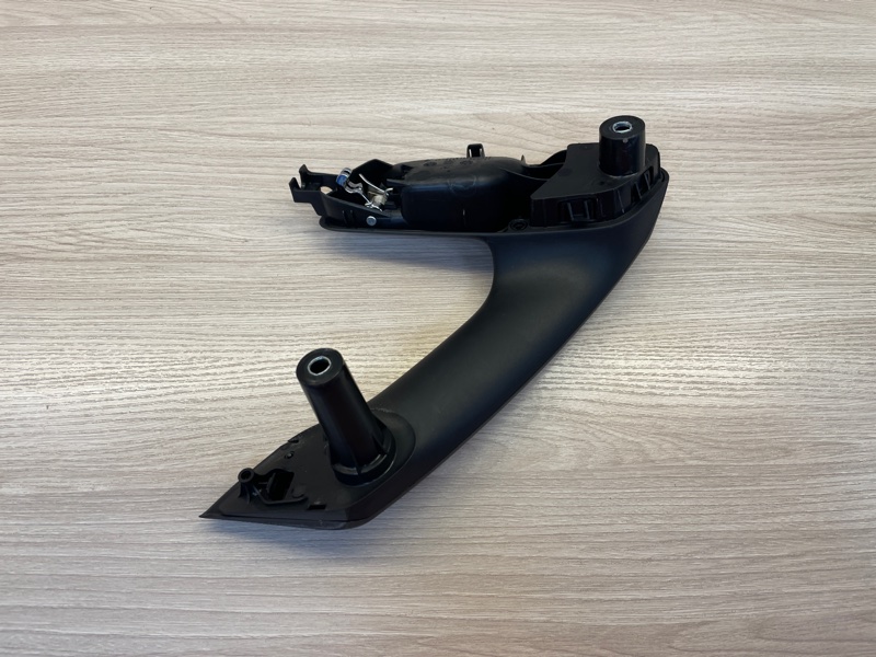 Внутренняя ручка     двери