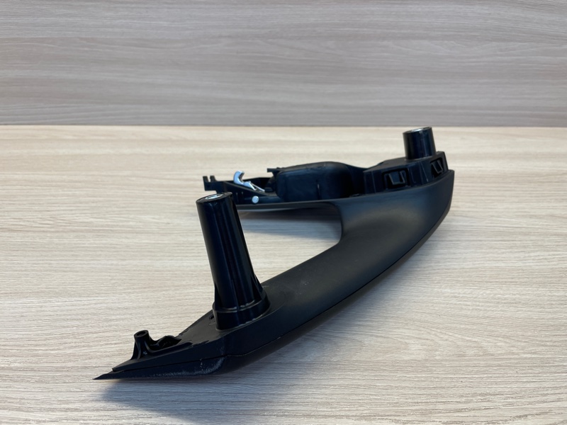 Внутренняя ручка     двери