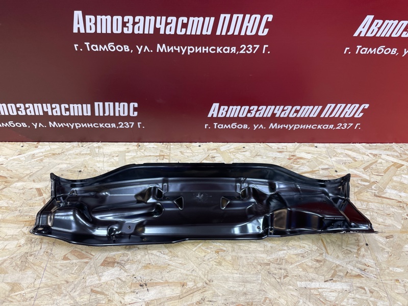 Планка под жабо