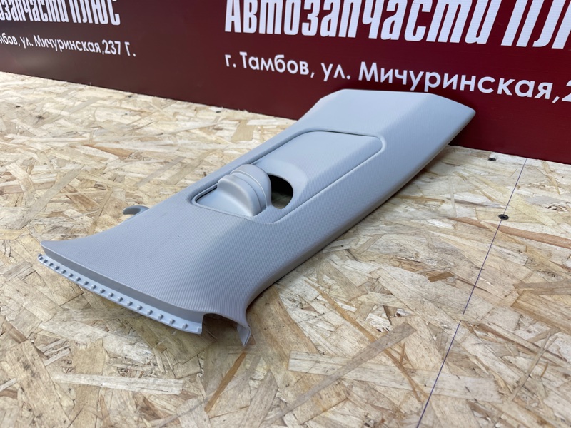 Обшивка средней стойки