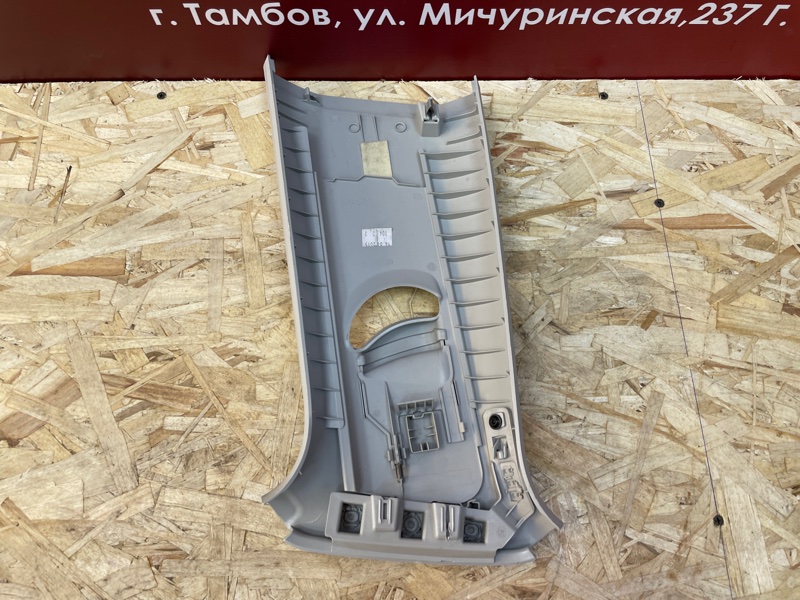 Обшивка средней стойки