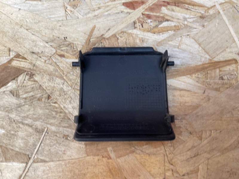 Заглушка полки багажника