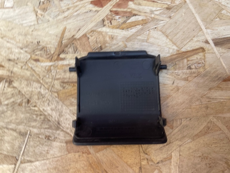 Заглушка полки багажника