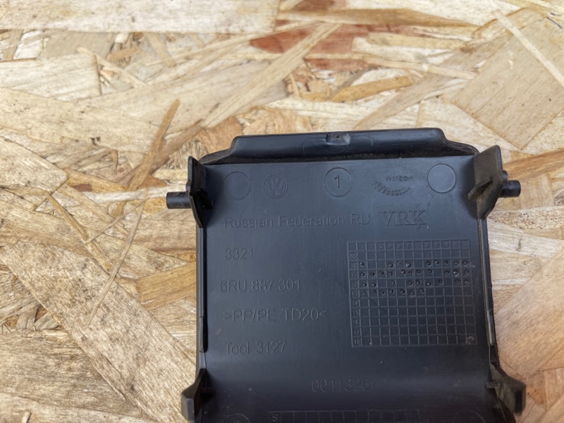 Заглушка полки багажника