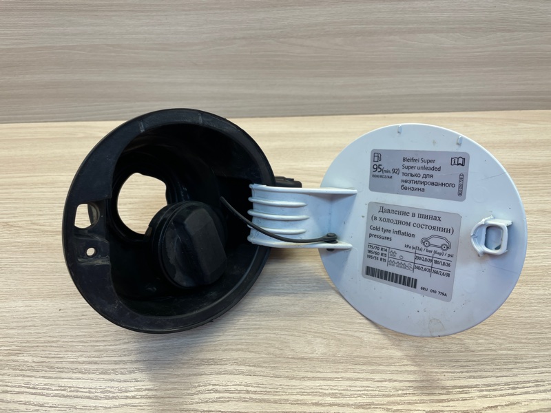 Лючок бензобака