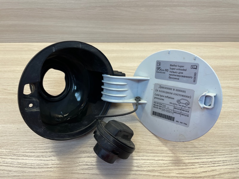 Лючок бензобака