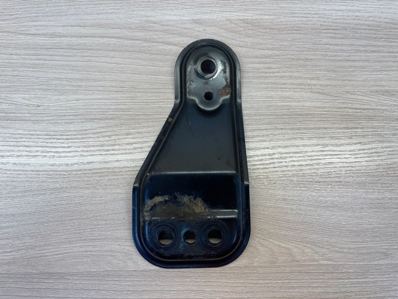 Кронштейн подрамника