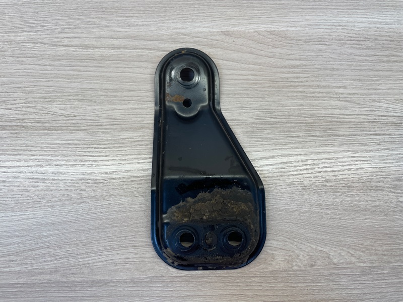 Кронштейн подрамника