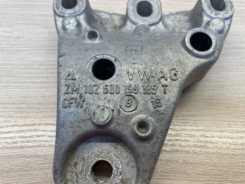 Кронштейн опоры двигателя