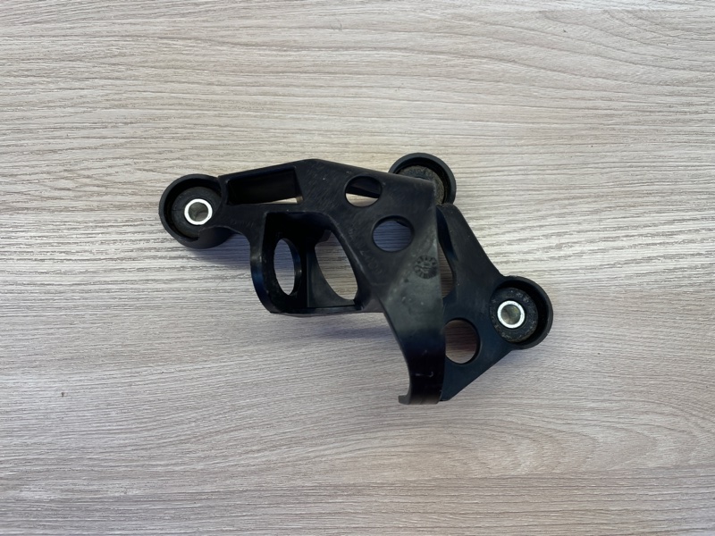 Кронштейн троса КПП