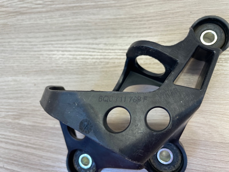 Кронштейн троса КПП