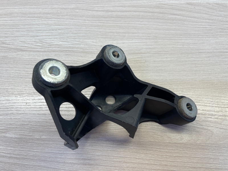 Кронштейн троса КПП