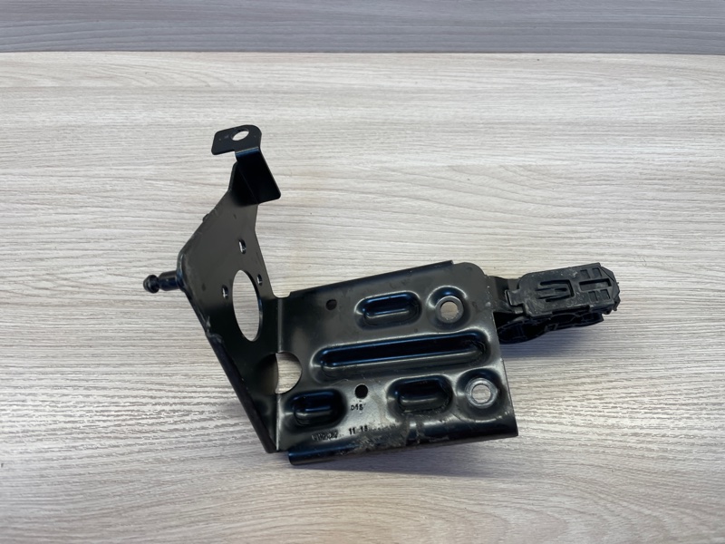 Кронштейн блока ABS