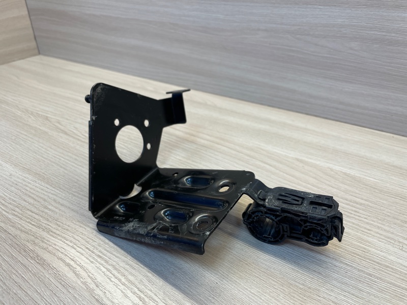 Кронштейн блока ABS