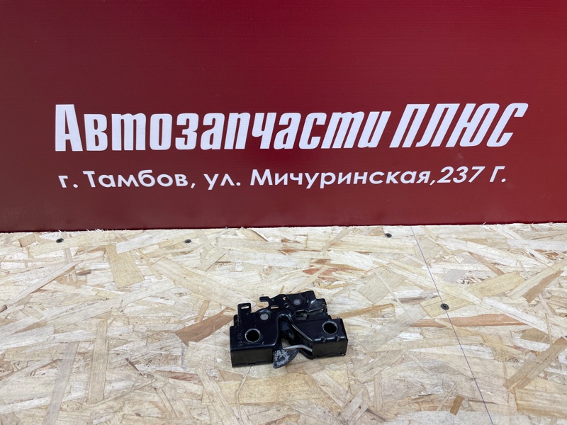 Замок капота