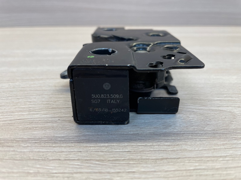 Замок капота