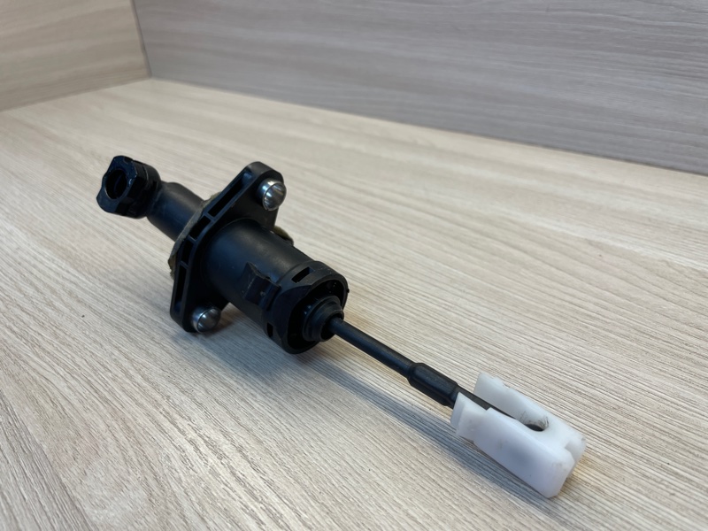 Главный цилиндр сцепления