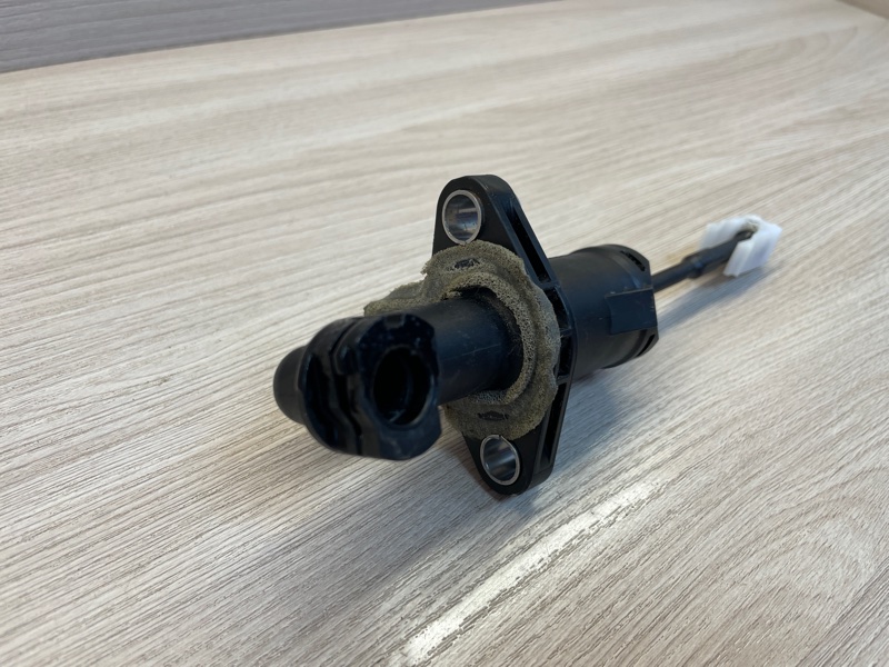 Главный цилиндр сцепления