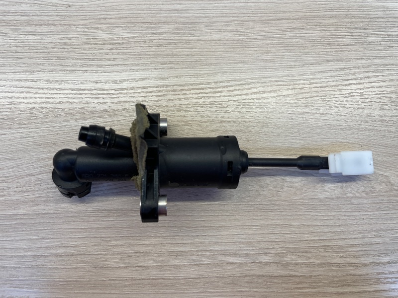 Главный цилиндр сцепления