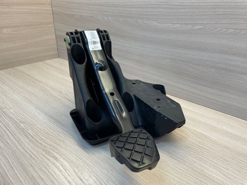 Педаль тормоза