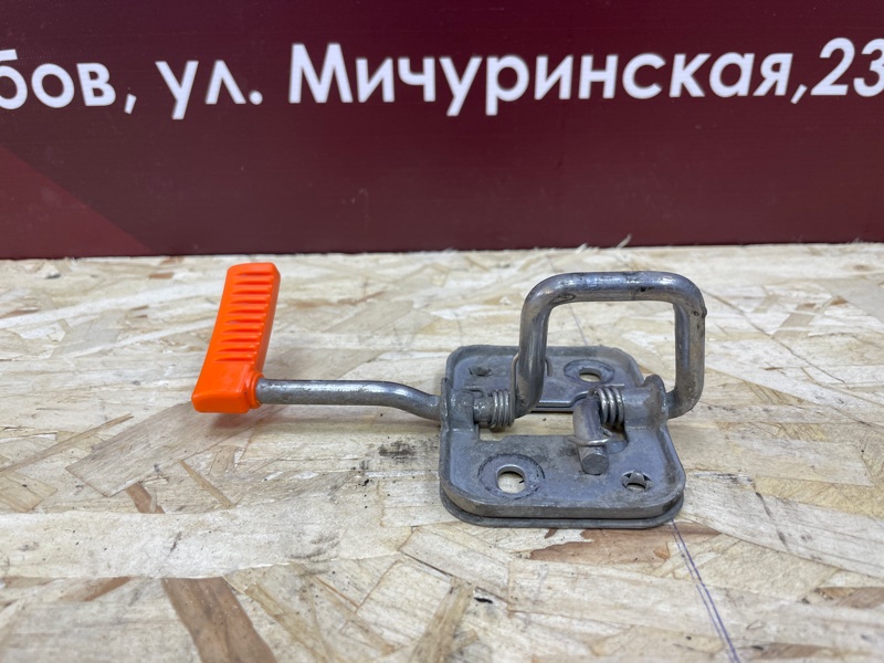 Замок капота