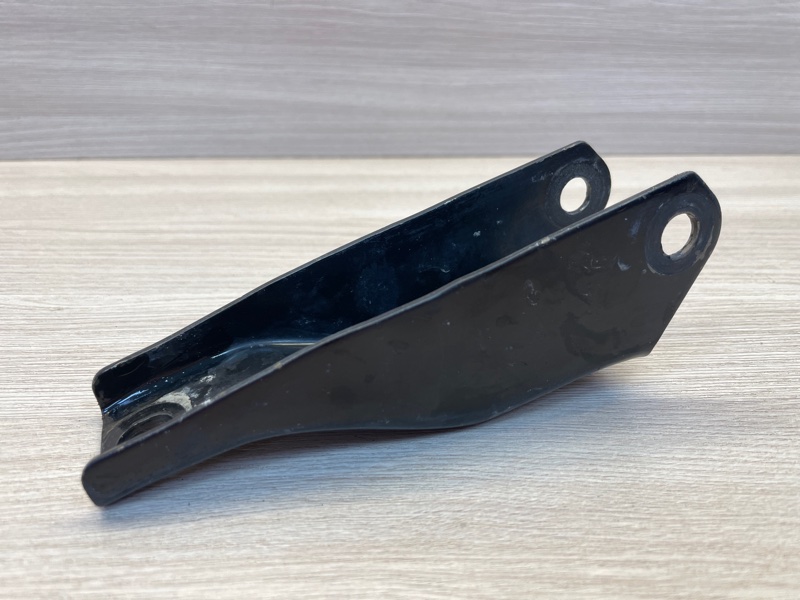 Кронштейн опоры двигателя