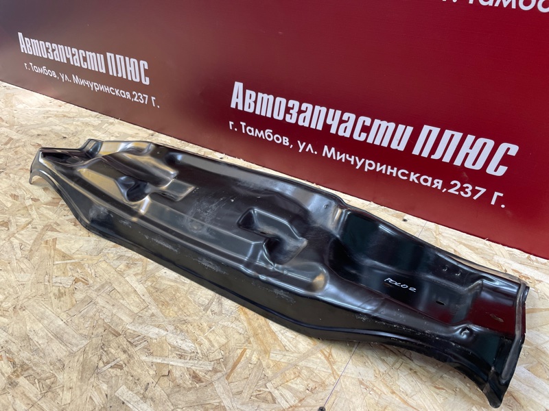 Планка под жабо