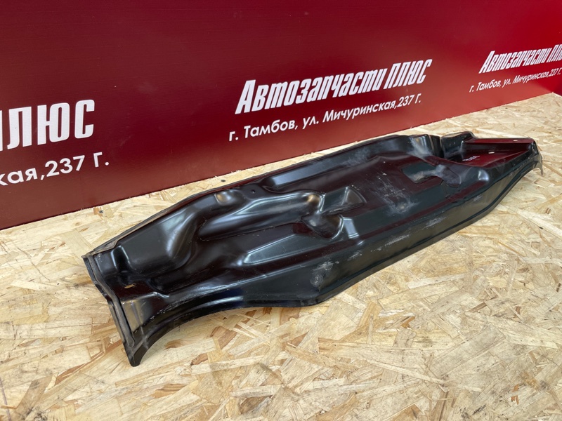 Планка под жабо