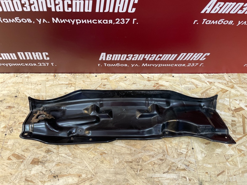 Планка под жабо