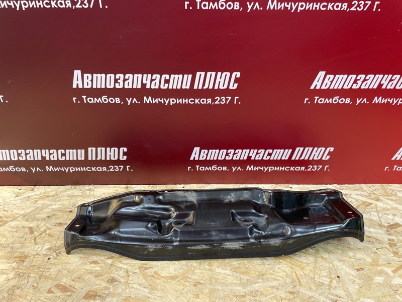 Планка под жабо