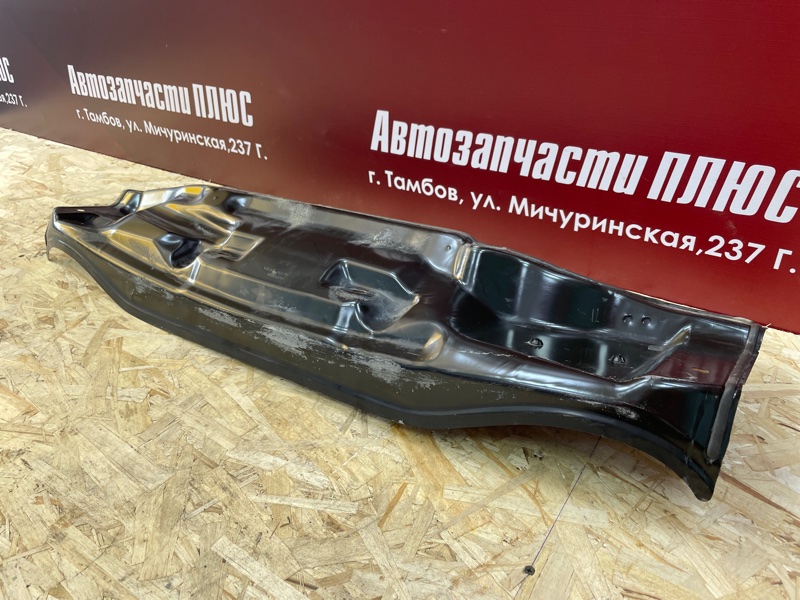 Планка под жабо