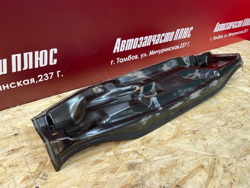 Планка под жабо