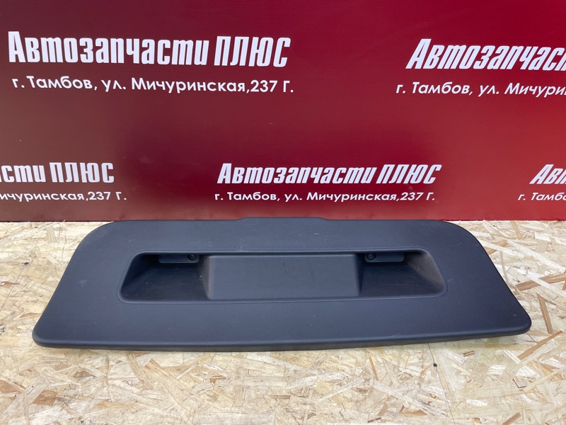 Обшивка двери багажника